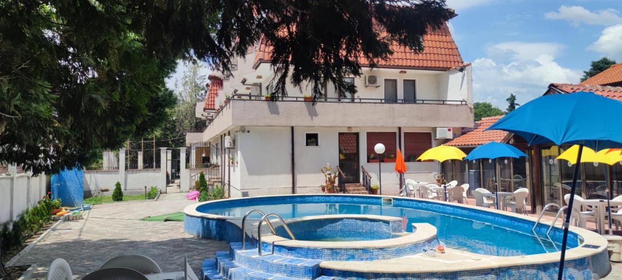 Family Hotel Saint Peter Saints Constantine and Helena ภายนอก รูปภาพ