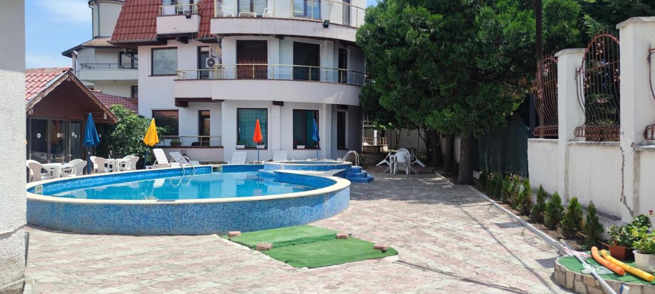 Family Hotel Saint Peter Saints Constantine and Helena ภายนอก รูปภาพ